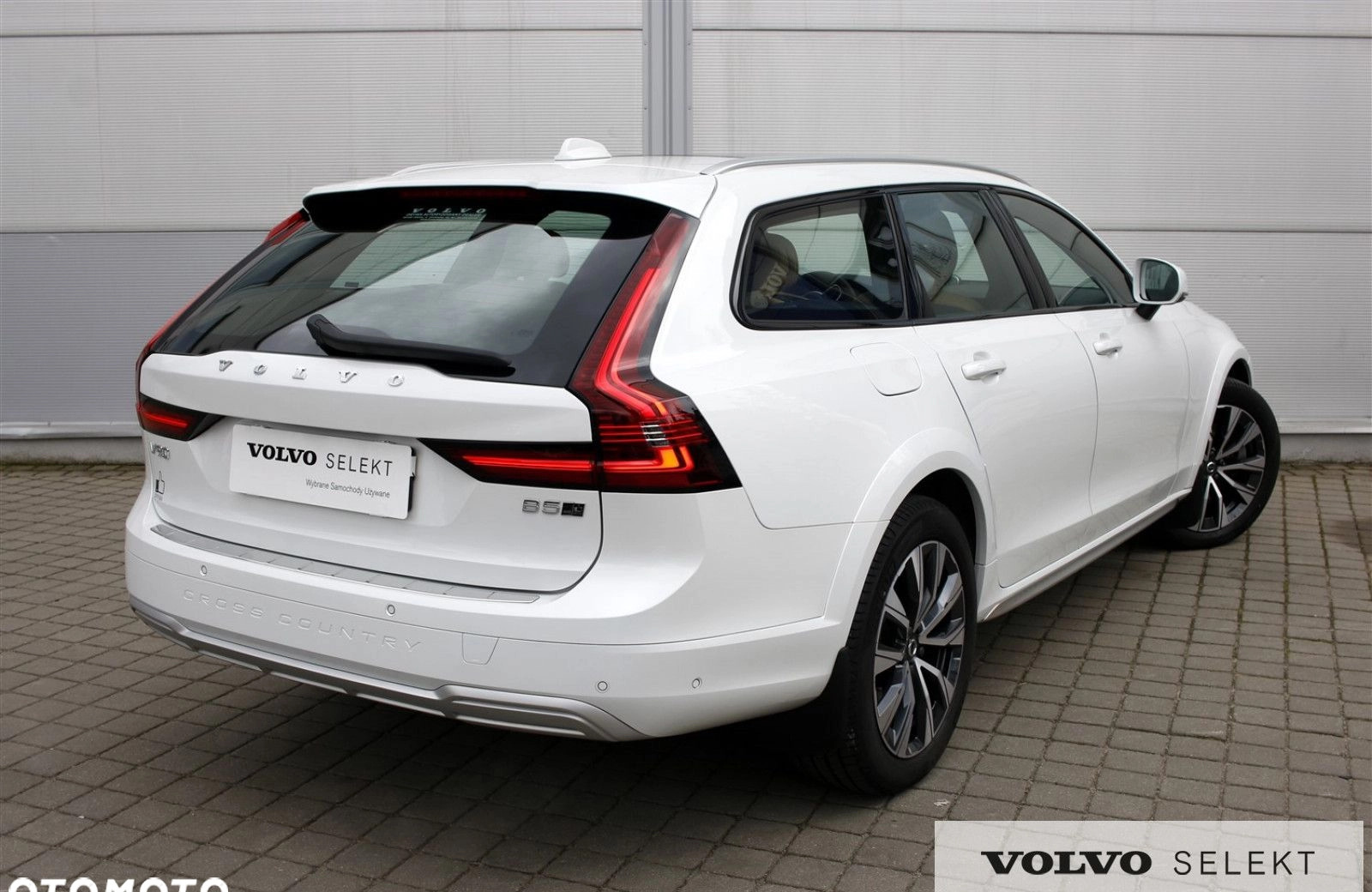 Volvo V90 Cross Country cena 325000 przebieg: 14000, rok produkcji 2023 z Tychy małe 704